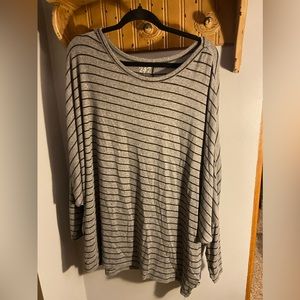 Maurices top, soft fabric with lantern type sleeves